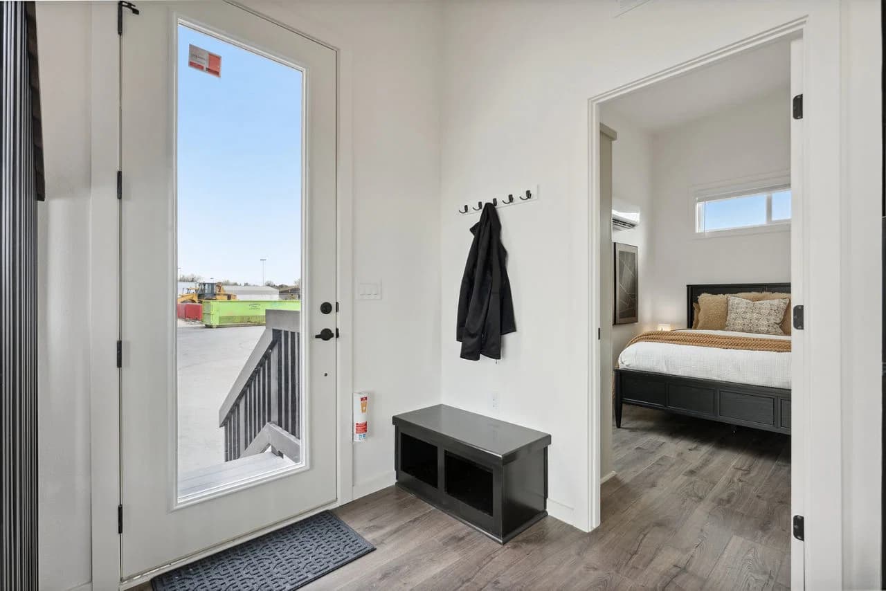Ata-01 interior home features