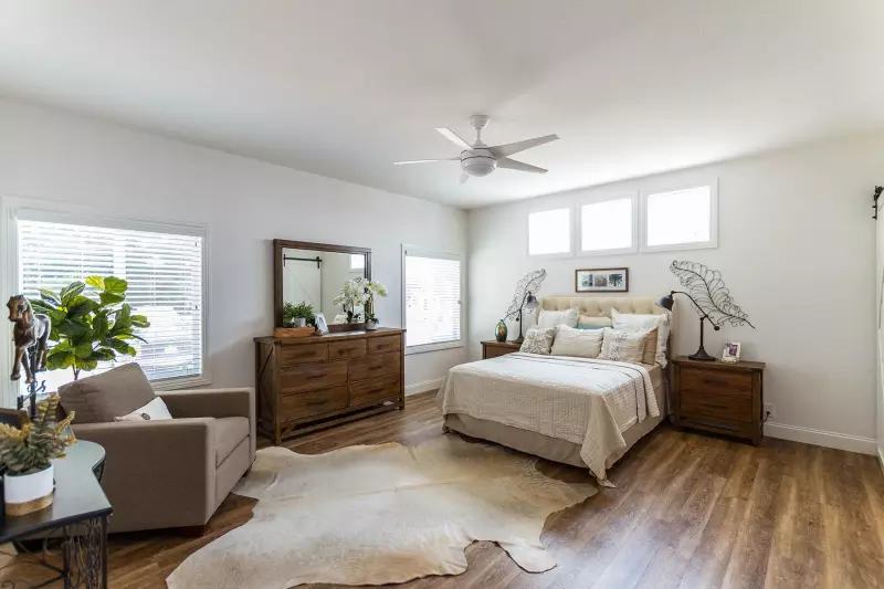 Kingsbrook kb-47 bedroom home features
