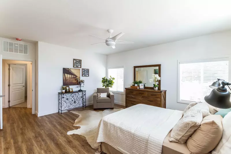 Kingsbrook kb-47 bedroom home features