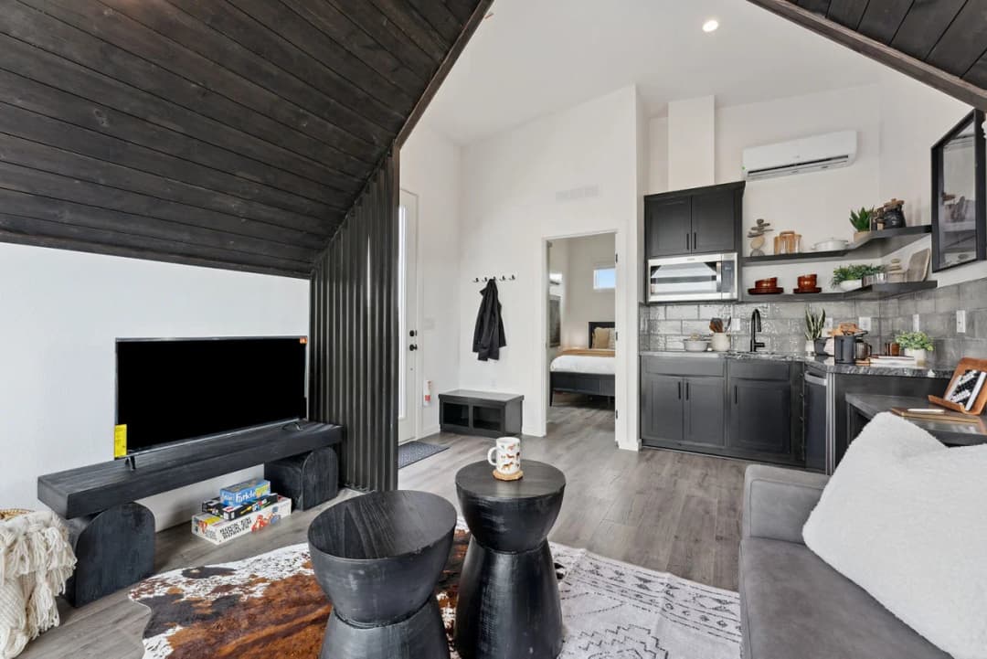 Ata-01 interior home features