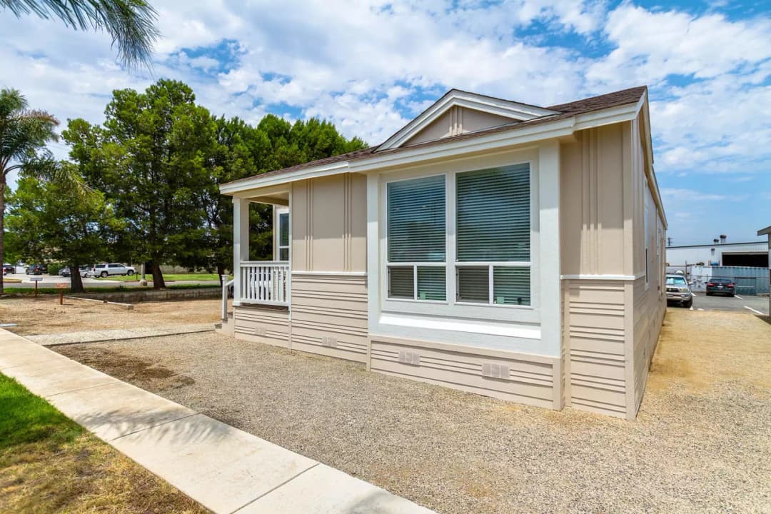 Kingsbrook kb-47 elevation and exterior home features